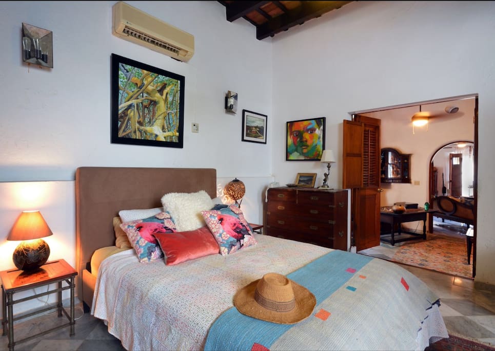 Queen sized bed in bedroom
