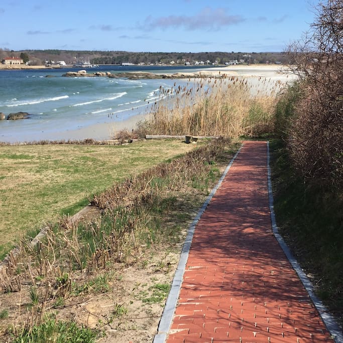 walkway to Wingaersheek Beach