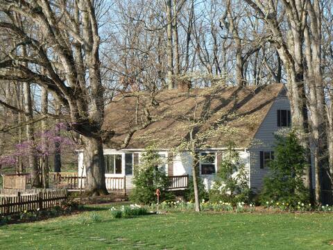 Oak Tree Cottage - beautiful farm, mountain views.