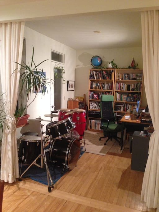 Office and music area/access to front balcony