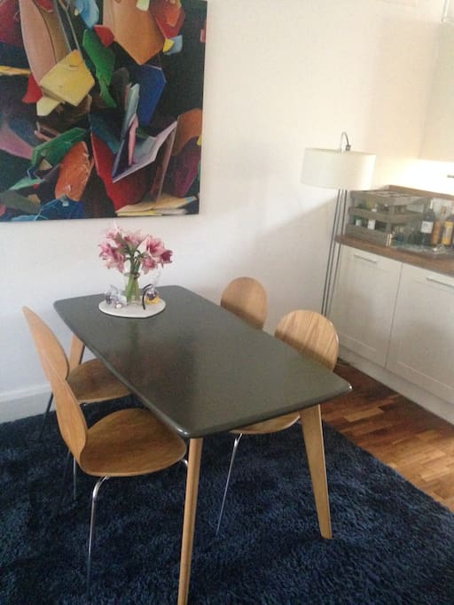 Open planing living: dining table