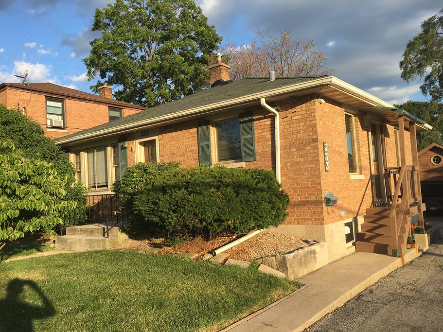 Another view of the front- plenty of driveway space for your car