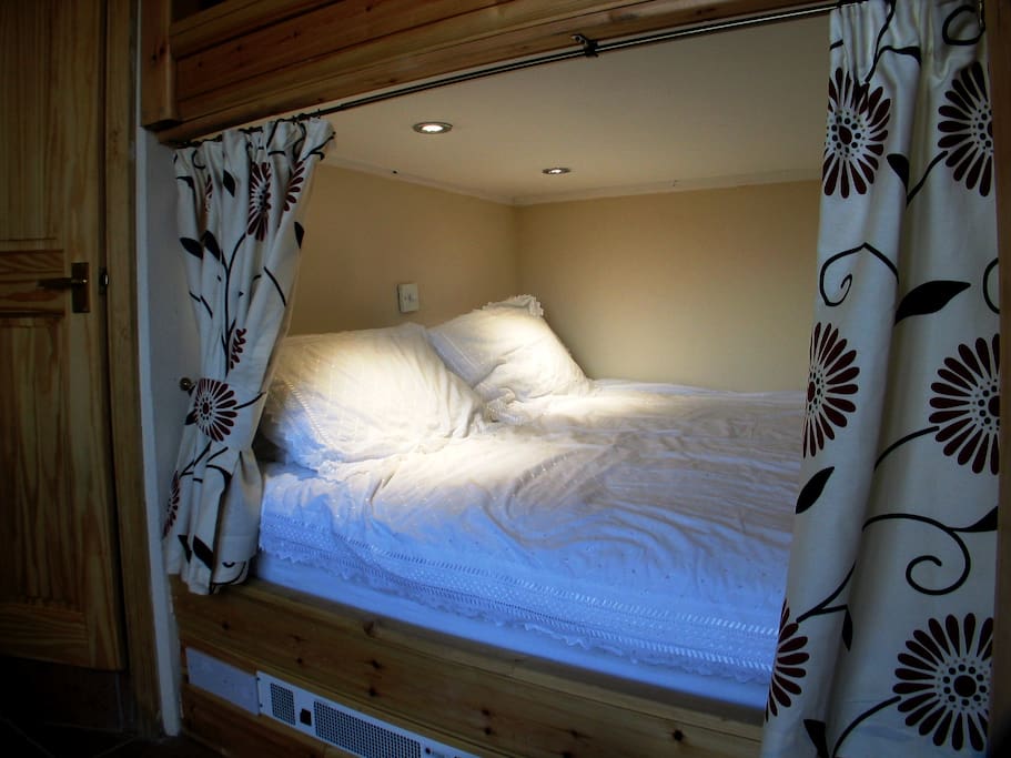 The Cwtch .. With a romantic box bed