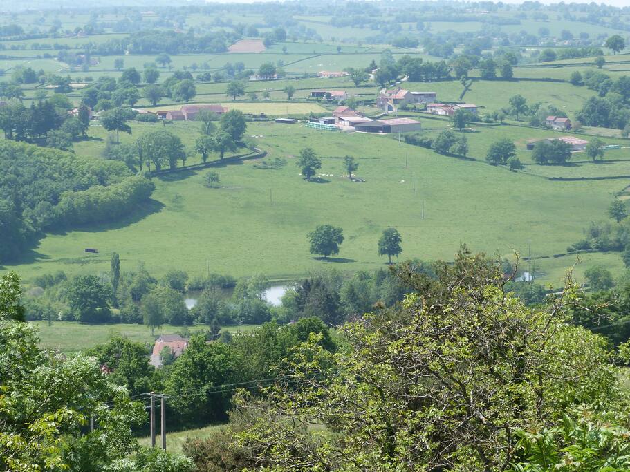 Vue à partir du gîte sur la campagne brionnaise.