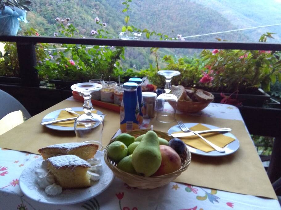 Colazione all'aperto con vista