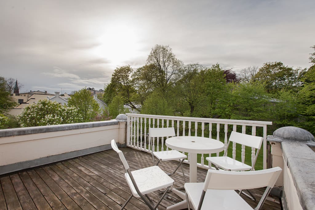 Peaceful and sunny 2. floor balcony overlooking the peaceful garden and glancing over to the busy shopping street only two minutes away.