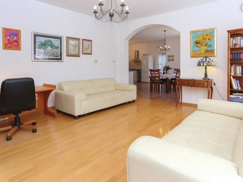 Top performing Airbnb: Olive Tree Yard Apartment with private pool in Kaštel Novi