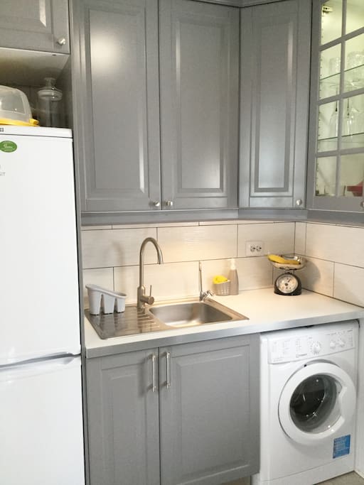 Left side of the kitchen
