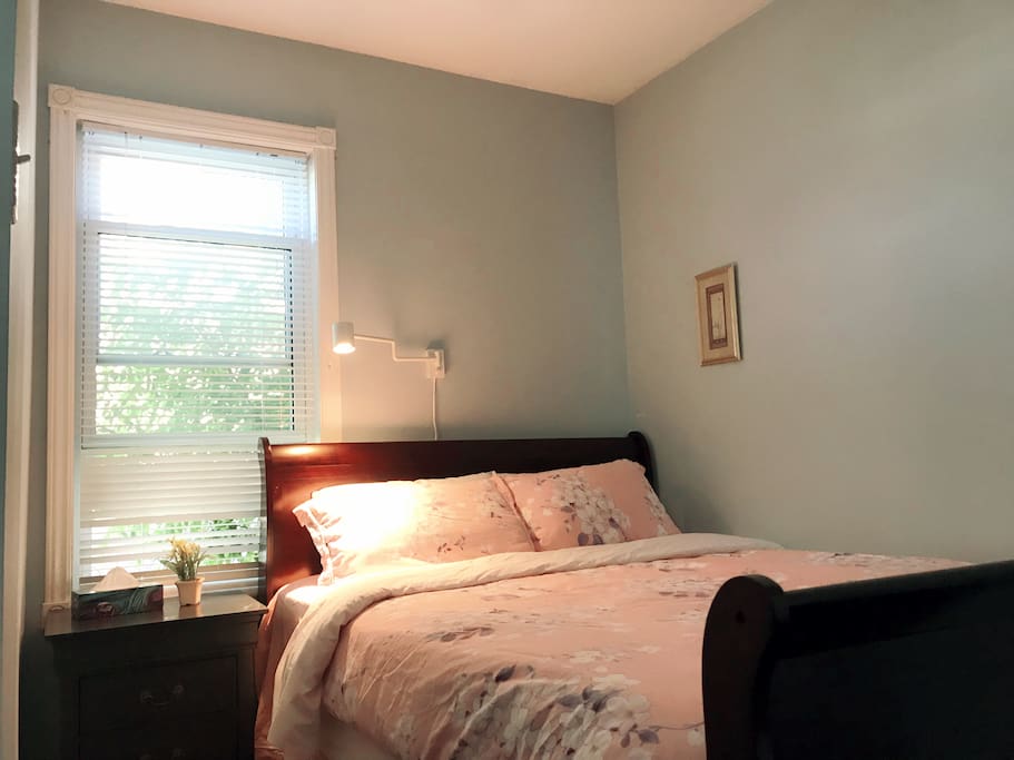 bedroom 2/Queen size bed