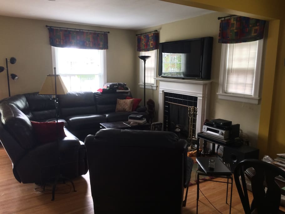 Comfortable Living Room Setting