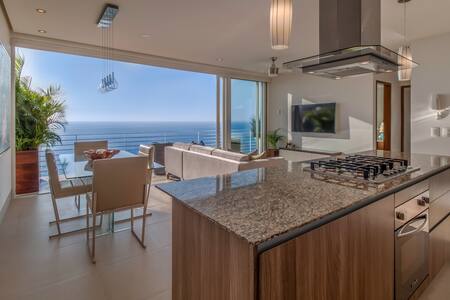 LUXURY| AMAPAS 353 |DeckJACUZZI |BLOCK2BEACH | GYM