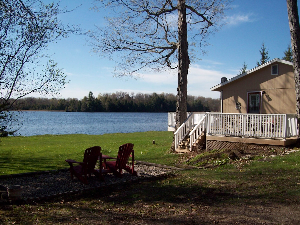 Upper Beverley Lake Cottage- 2 Bedrm, Delta, ON - Bungalows For Rent In ...