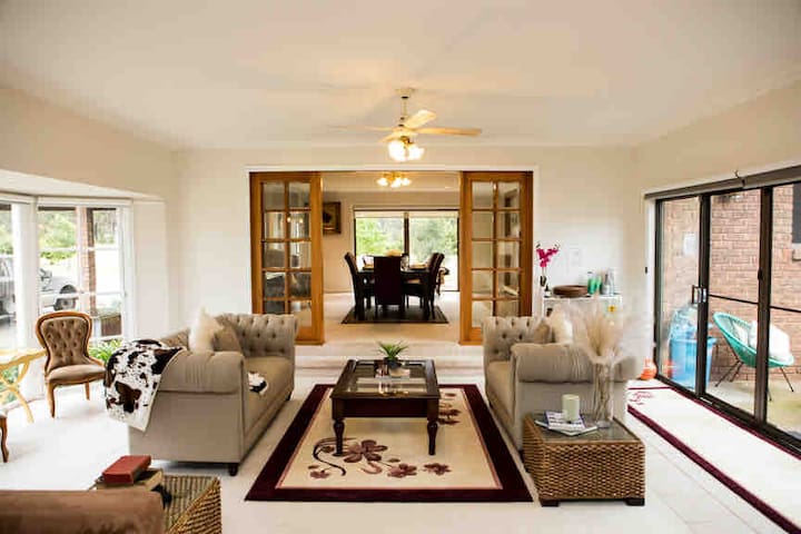 Perfect Country Escape ! Pet friendly gallery image 2