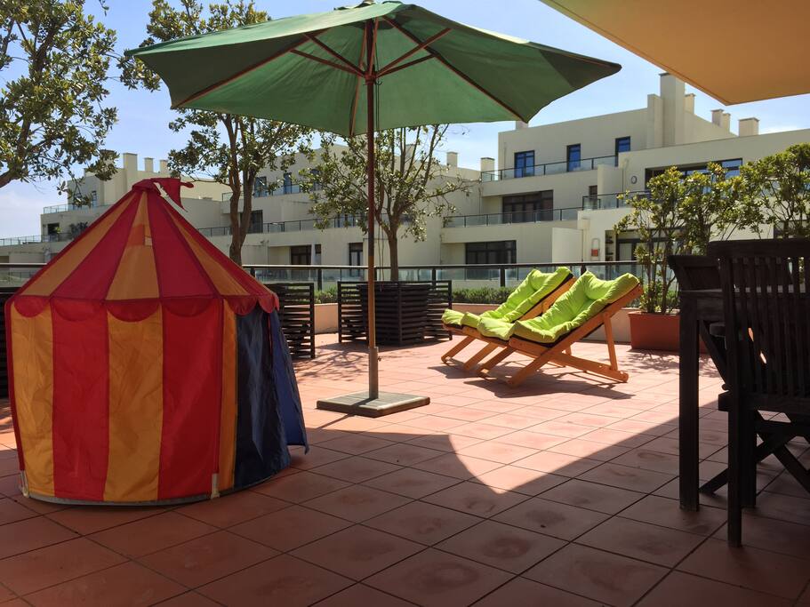 PT: Patio visto da sala
ENG: Terrace view from the living room.