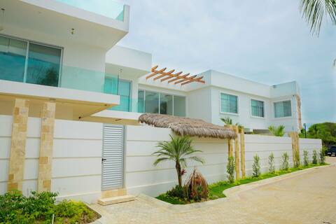 Beachside Resort - Luxury & Comfort