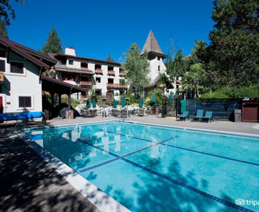 Pool, hot tubs, sauna, club room