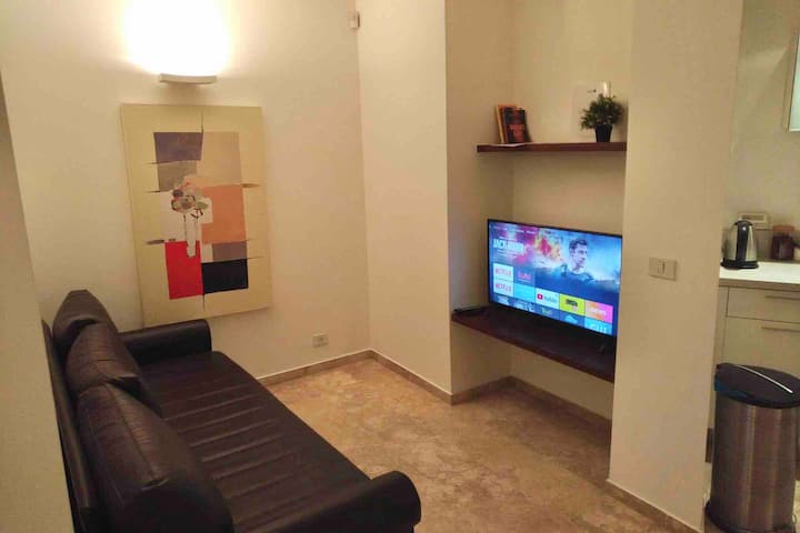 Keti, pumzika na ufurahie sinema zisizo na kikomo na vipindi vya runinga na Netflix na zaidi! 
