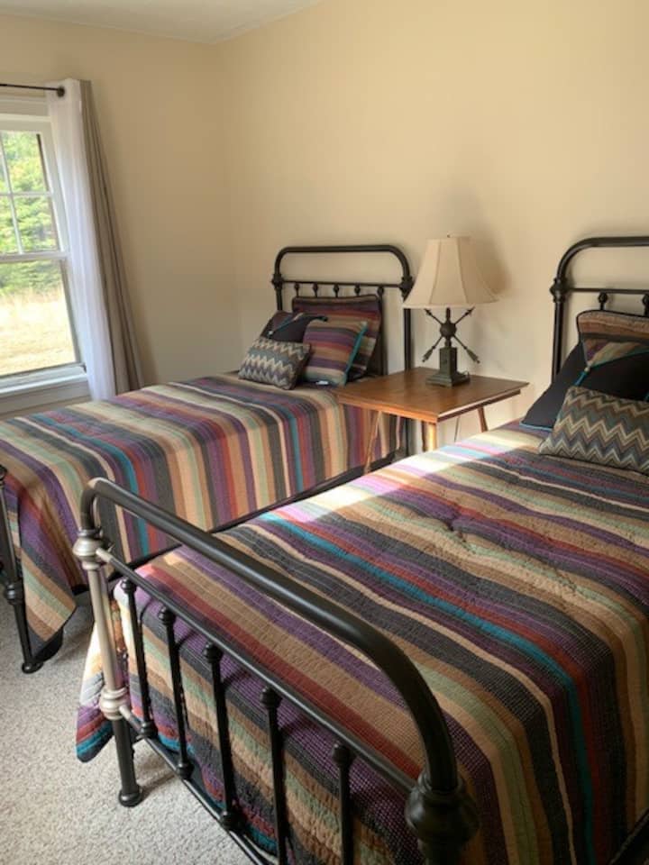 2 полни кревета со 2 спални
соби