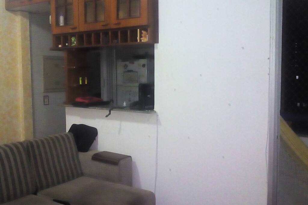 Balcão entre sala e cozinha