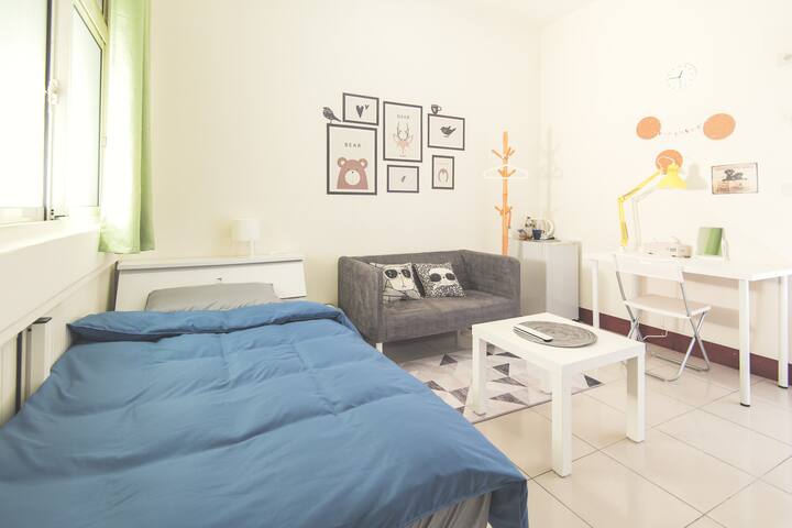 Life House--Near Park/Qingda/Jiaoda/Xinzhuang Railway Station, backpackers & travel, interviews, exams, fresh and comfortable