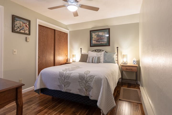 Голям гардероб и фоайе на основния етаж