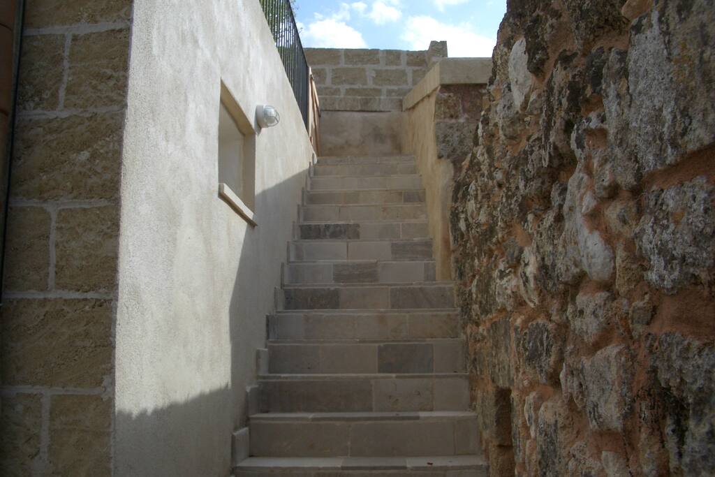 SCALA DI ACCESSO IN PIETRA