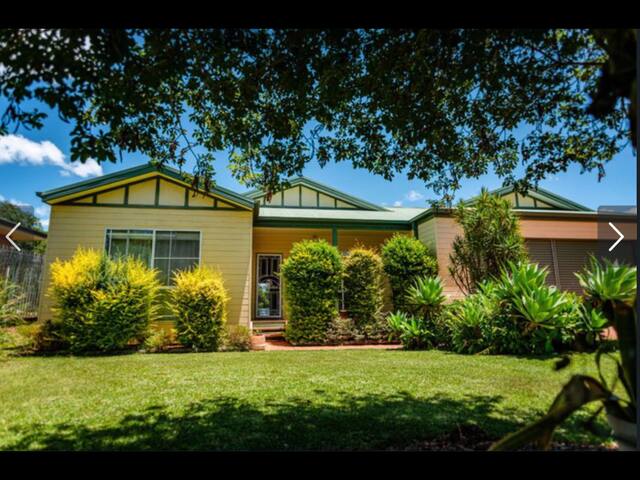 5 Bedroom house with a pool, deck and amazing view gallery image 2