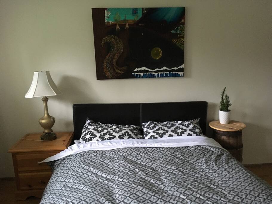 Master Bedroom ( Queen)
