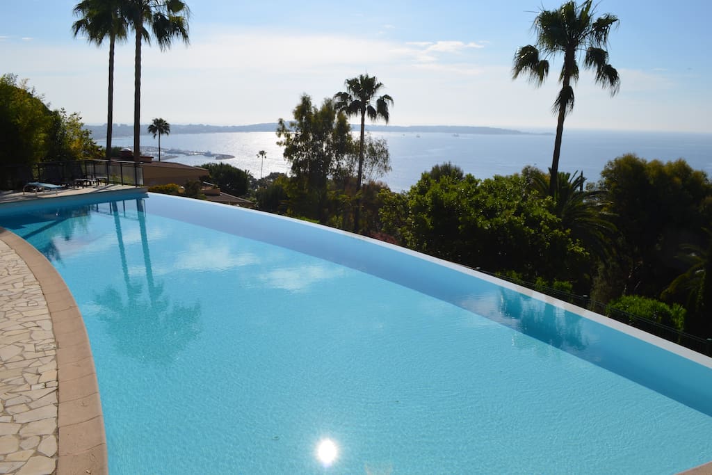 Piscine californienne à débordement privée