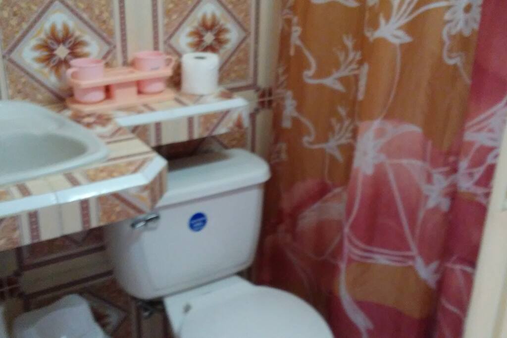 baño de la habitacion