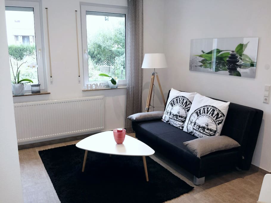 Wohnzimmer mit Schlafsofa