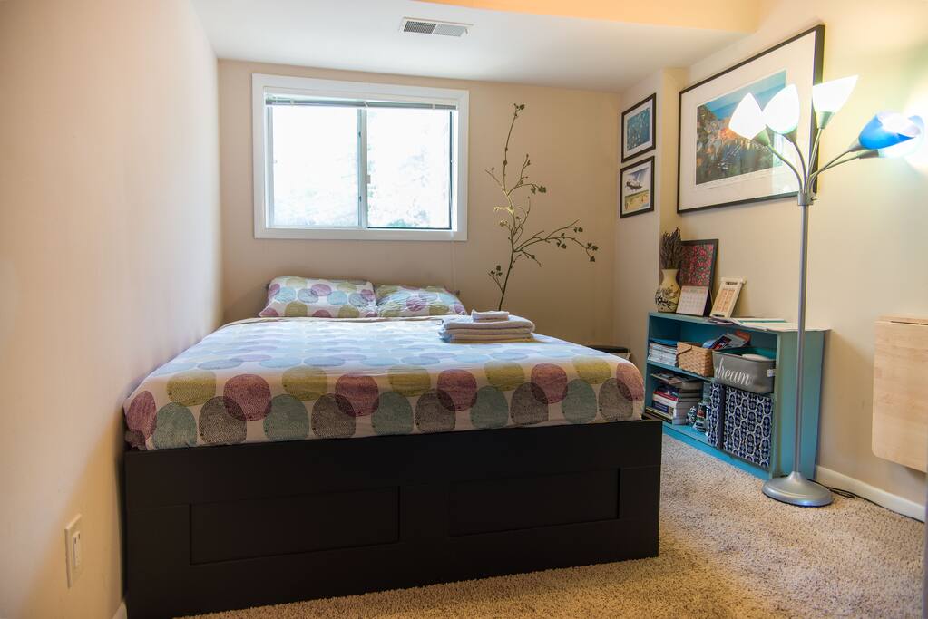 Private bedroom with comfortable queen size bed
