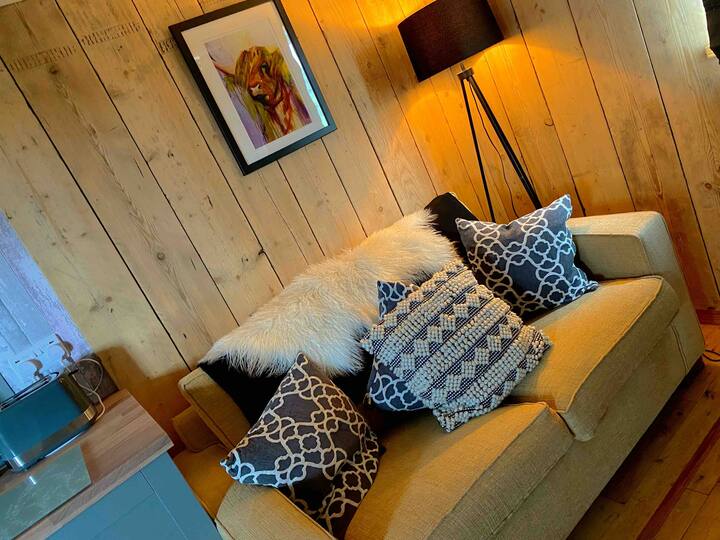Countryside Cabin With Picturesque Views - Benllech