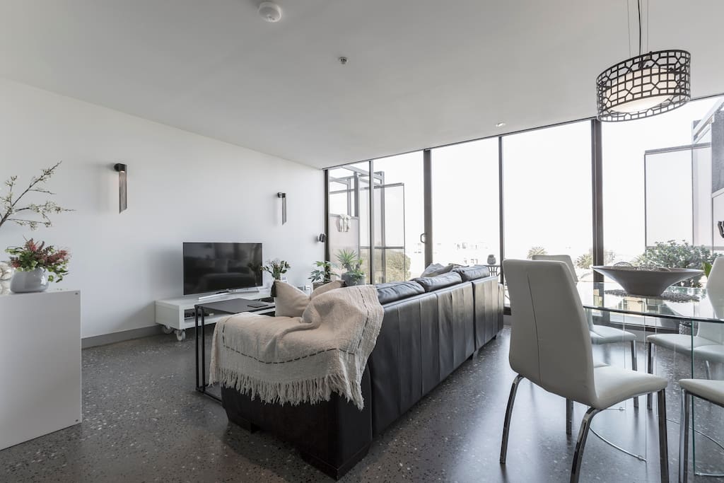 Spacious open plan lounge/dining area