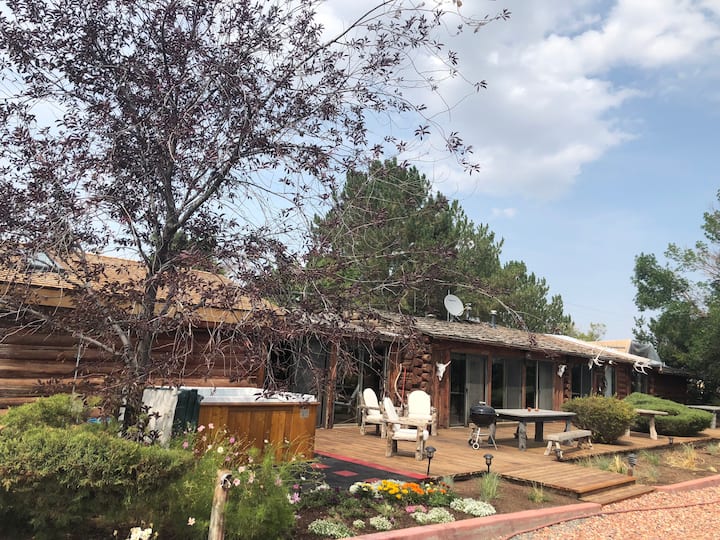 Large Private & Charming upscale stay near Cody Houses for Rent in