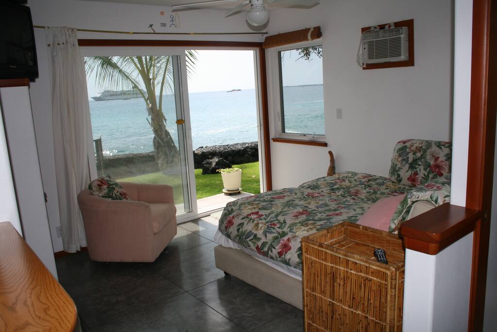 Couch,Furniture,Bed,Bedroom,Apartment