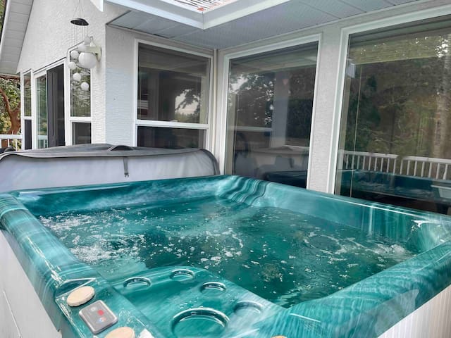 Haven of happiness with hot tub