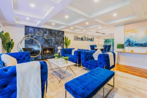 Luxury 10 Bedroom Mansion w/HotTub, Pool Table&Gym