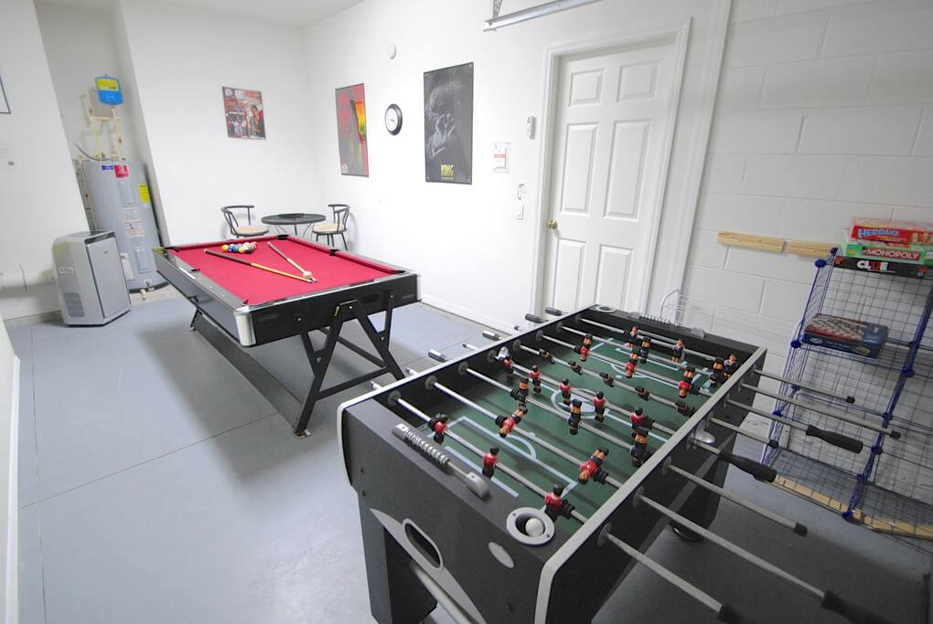 Furniture,Table,Indoors,Room,Dining Room
