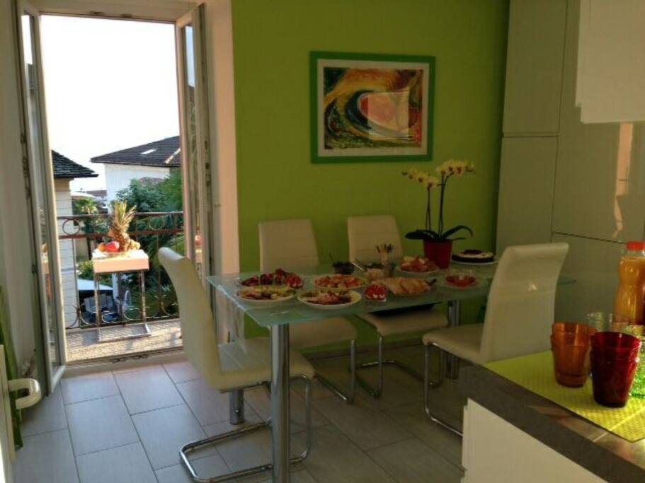 Küche mit Balkon