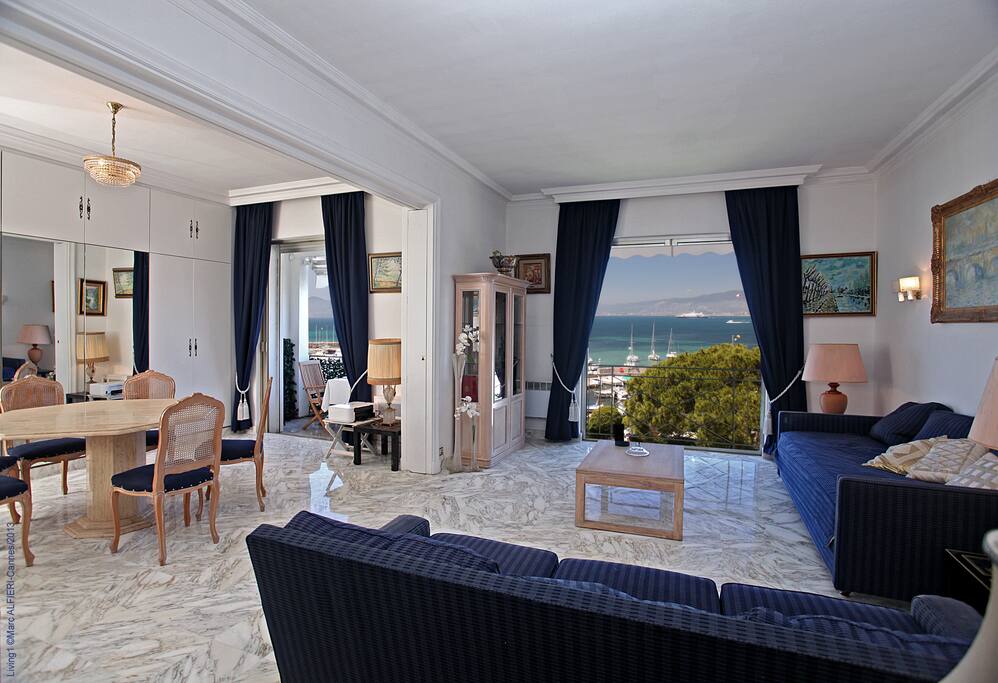 Le salon/salle à manger