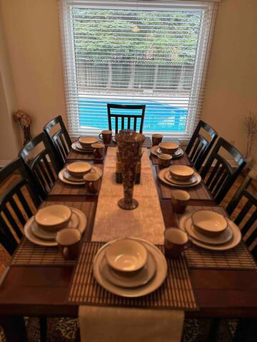 Family vacation home with Heated Pool-Toronto gallery image 3