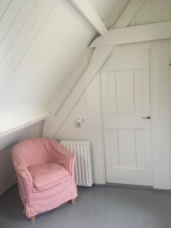 قاعة عند السرير