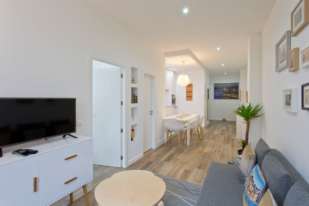 Espace très agréable et chaleureux , séjour et cuisine .