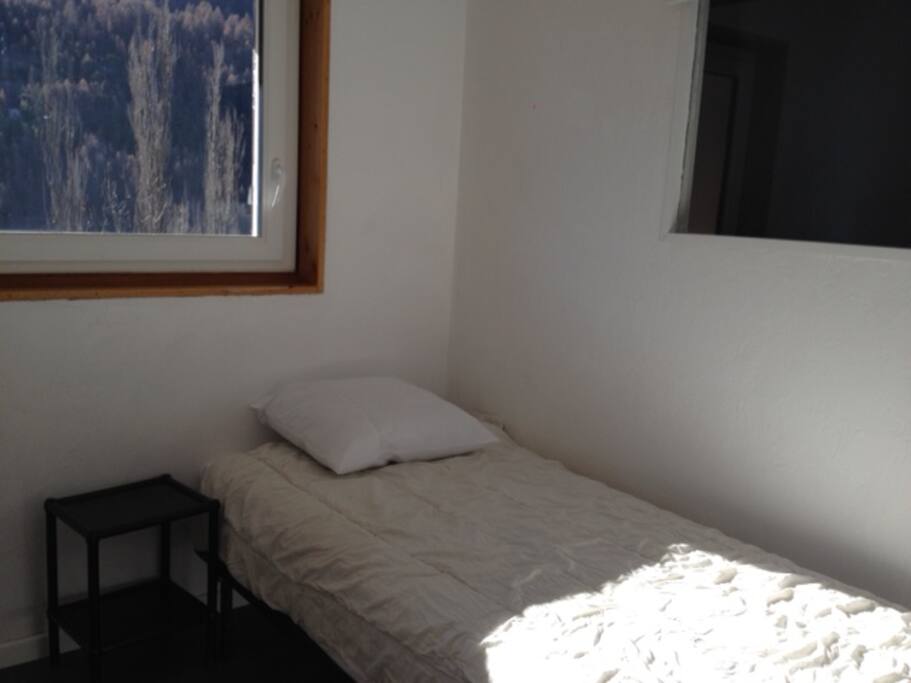 chambre 2 lits simples vue montagne