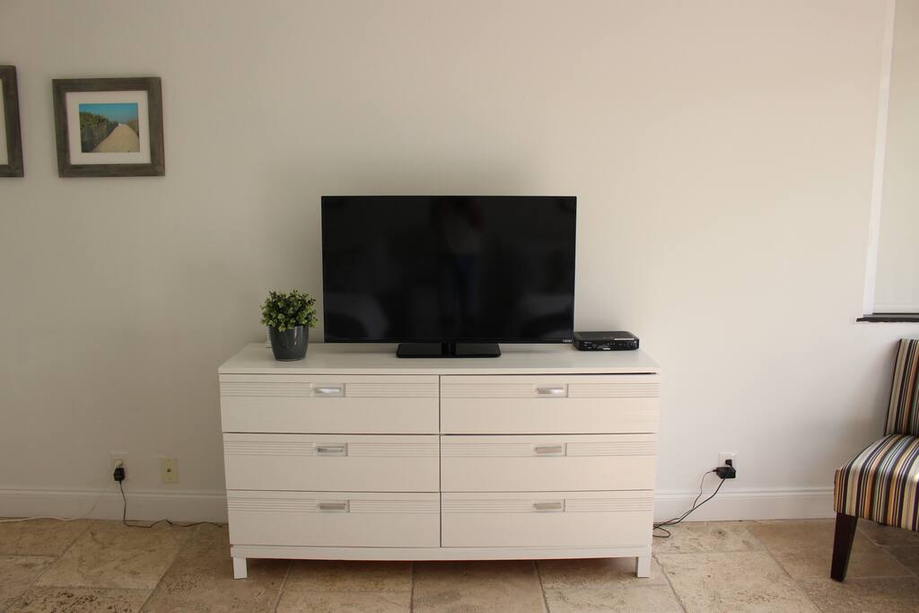 Master Bedroom Drawers + Closet + TV