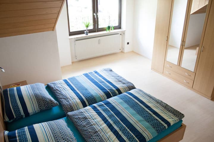 Schlafzimmer 2