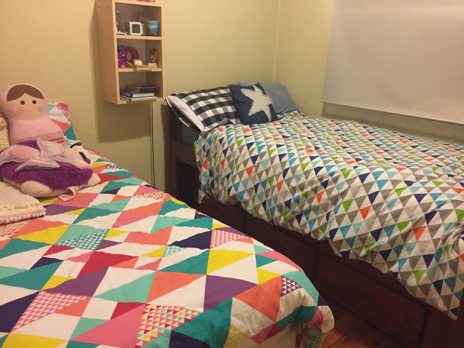 2 X Single Beds with Trundle
