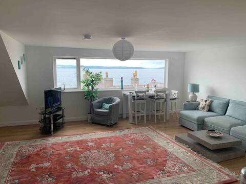 Stunning 2 bedroom seaview duplex  near town