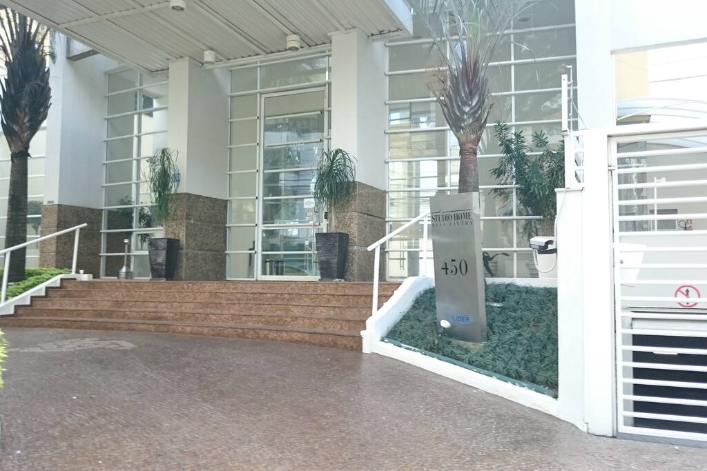 Entrada com estacionamento ao lado ( incluído no preço).